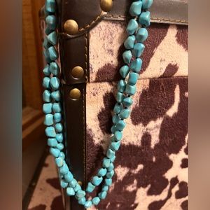 Beautiful turquoise bead necklace